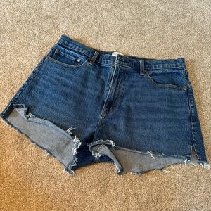 Abercrombie “The Mom Short”